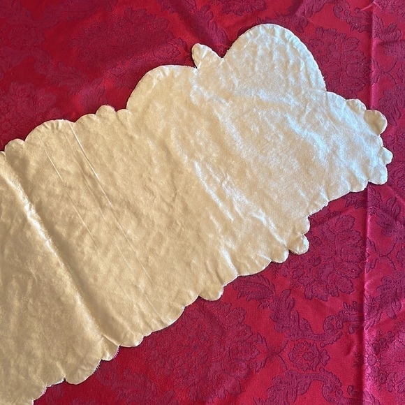 Brand New Colorful 36" Easter Bunnies Eggs Floral Spring Beaded Table Runner - Picture 11 of 13